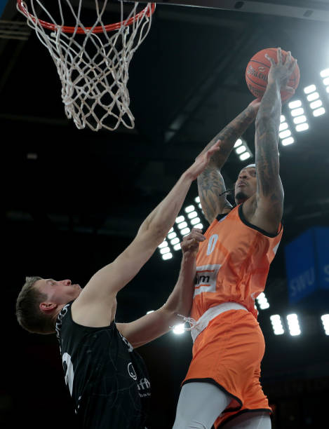 队进攻的发 队进攻的发