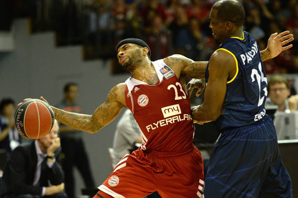 对年轻球员 对年轻球员